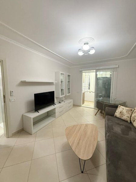 Tirane, jepet me qera apartament 1+1 Kati 2, 600 € 