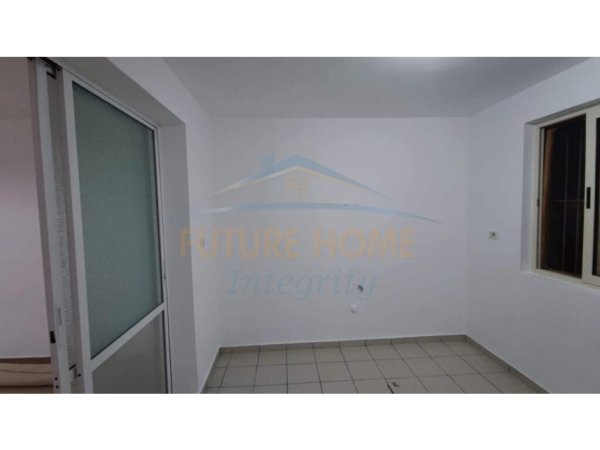 Tirane, jepet me qera ambjent biznesi Kati 0, 50 m² 416 € (STADIUMI DINAMO)