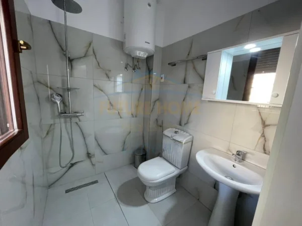 Tirane, jepet me qera apartament 1+1 Kati 1, 50 m² 450 € 
