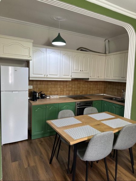 Tirane, jepet me qera apartament 2+1+Ballkon Kati 3, 70 m² 800 € (BLLOK)