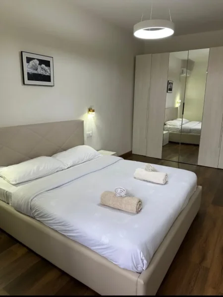 Tirane, jepet me qera apartament 2+1+Ballkon Kati 3, 70 m² 800 € (BLLOK)