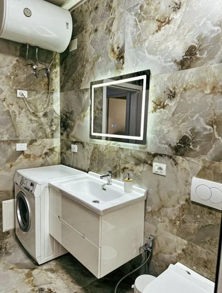 Tirane, jepet me qera apartament 2+1+Ballkon Kati 3, 70 m² 800 € (BLLOK)