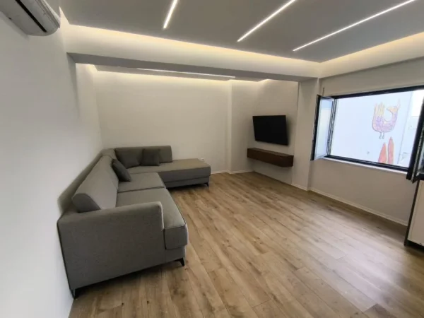 Tirane, jepet me qera apartament 1+1 Kati 4, 70 m² 600 € (Kodra e Diellit)