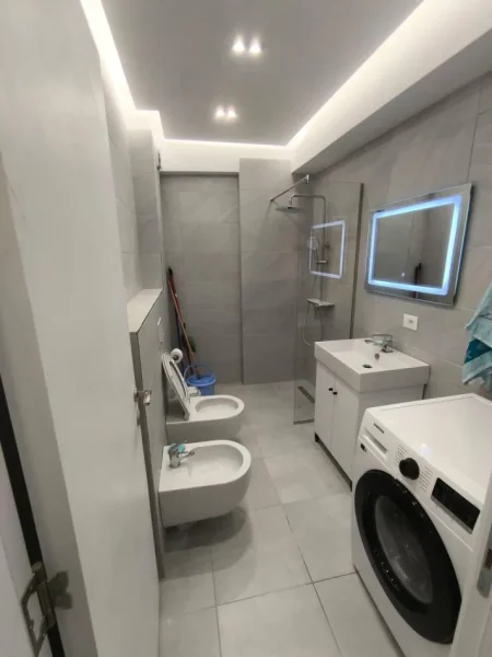 Tirane, jepet me qera apartament 1+1 Kati 4, 70 m² 600 € (Kodra e Diellit)