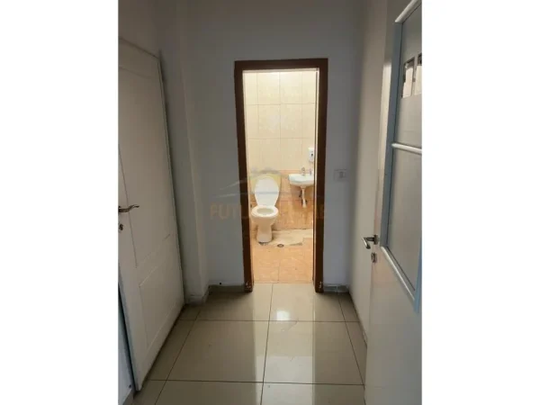 Tirane, jepet me qera ambjent biznesi Kati 1, 103 m² 1.000 € (Astir , Prane Bar Artistit)