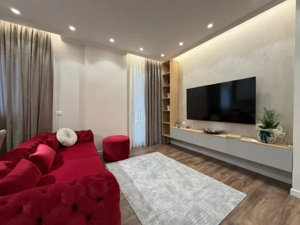 Tirane, jepet me qera apartament 1+1 Kati 7, 70 m² 1.000 € (Pazari i Ri)