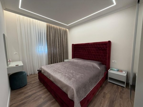 Tirane, jepet me qera apartament 1+1 Kati 7, 70 m² 1.000 € (Pazari i Ri)
