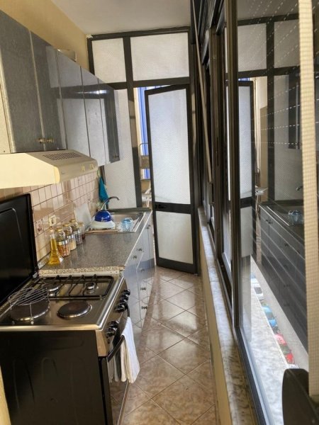 Tirane, jap me qera apartament 1+1+Ballkon Kati 6, 75 m² 600 € (Rruga e Kavajes, prane Square 21)