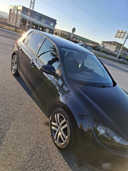 Tirane, shes makine Shitet Golf 6 per arsye emigrimi Nafte, e zeze automatik Kondicioner 6.300 €