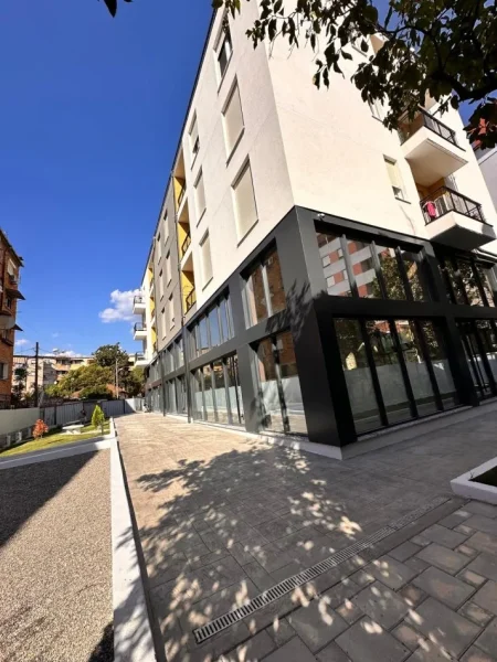 Tirane, jap me qera ambjent biznesi Kati 0, 45 m² 500 € - ALI DEMI