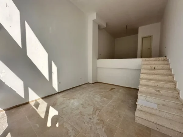 Tirane, jap me qera ambjent biznesi Kati 0, 45 m² 500 € - ALI DEMI