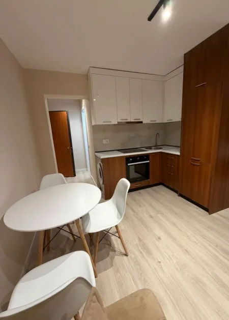 Tirane, jepet me qera apartament 2+1 Kati 1, 55 m² 500 € (Oxhaku)