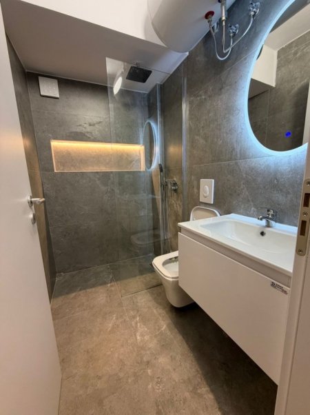 Tirane, jepet me qera apartament 2+1 Kati 1, 55 m² 550 € (Oxhaku)