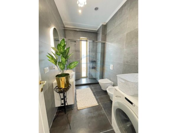 Tirane, jepet me qera apartament 2+1+Ballkon Kati 8, 120 m² 2.100 € (Air Albania,Tirane)