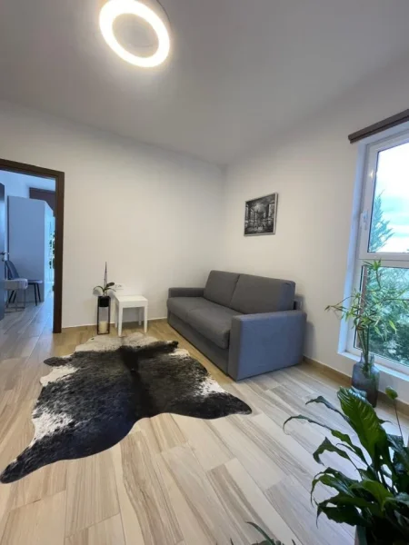 Tirane, jepet me qera apartament 3+1 , 200 m² 2.500 € 