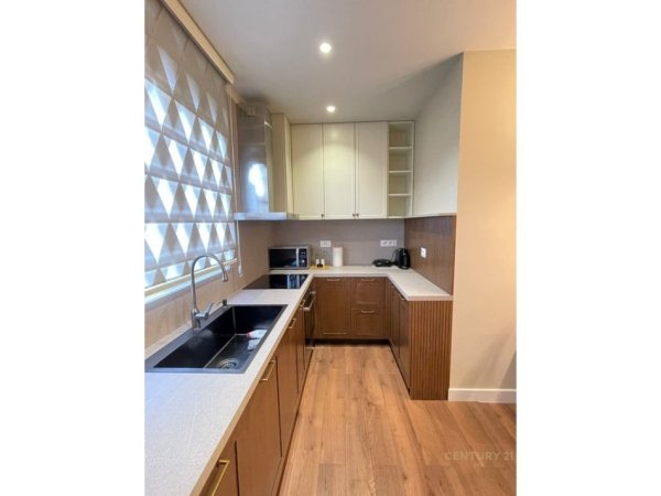 Tirane, jepet me qera apartament 2+1 Kati 2, 76 m² 700 € (Selite)