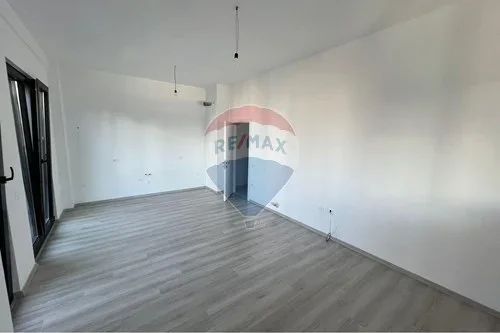 Tirane, jepet me qera zyre Kati 3, 800 € 