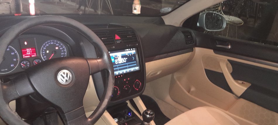 Tirane, shes makine WOLSVAGEN JEETA Benzin, gri metalizato manuale Klima 215.000 km 3.200 €