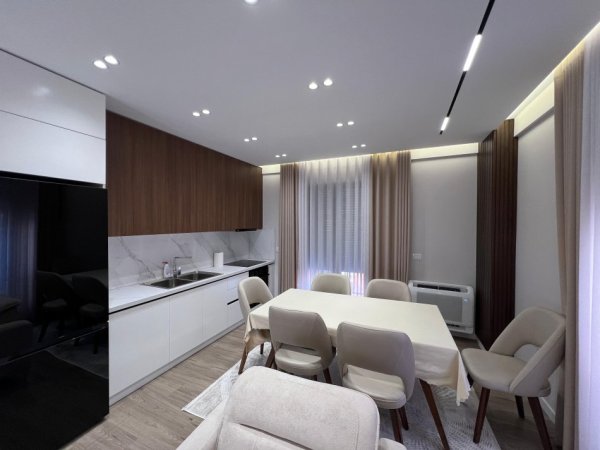 Tirane, jepet me qera apartament 2+1 Kati 3, 120 m² 900 € (Astri)