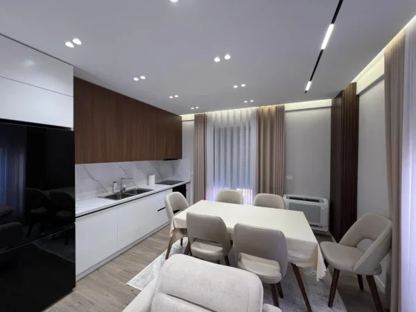 Tirane, jepet me qera apartament 2+1 Kati 3, 120 m² 900 € (Astri)