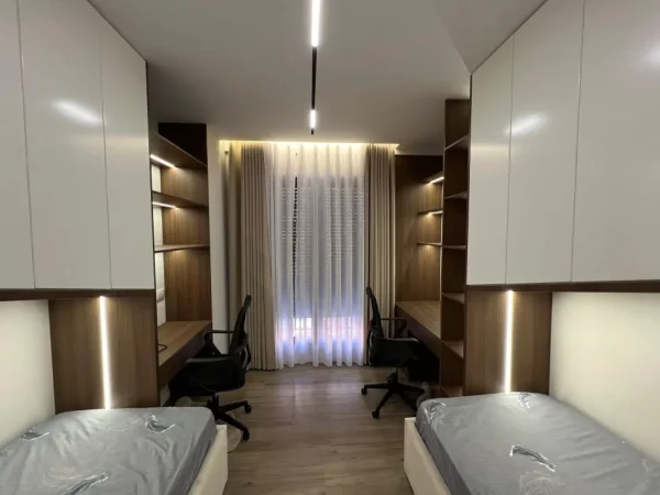 Tirane, jepet me qera apartament 2+1 Kati 3, 120 m² 900 € (Astri)