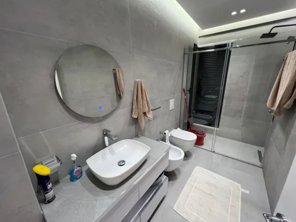 Tirane, jepet me qera apartament 2+1 Kati 3, 120 m² 900 € (Astri)
