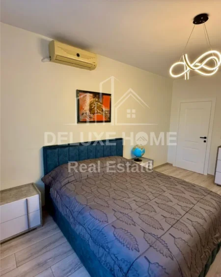 Tirane, jepet me qera apartament 1+1+Ballkon Kati 8, 70 m² 900 € (Rr. Kosovarve)