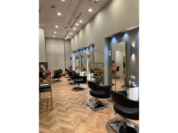 Tirane, shitet ambjent biznesi Kati 0, 87 m² 700.000 € 