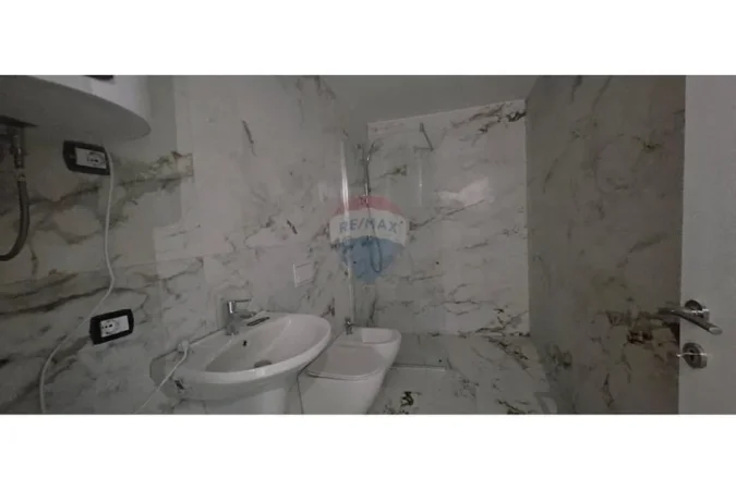 Tirane, shitet apartament 1+1 Kati 1, 65 m² 120.000 € (Tirana Entry, Tiranë(ID: 530551001-312)