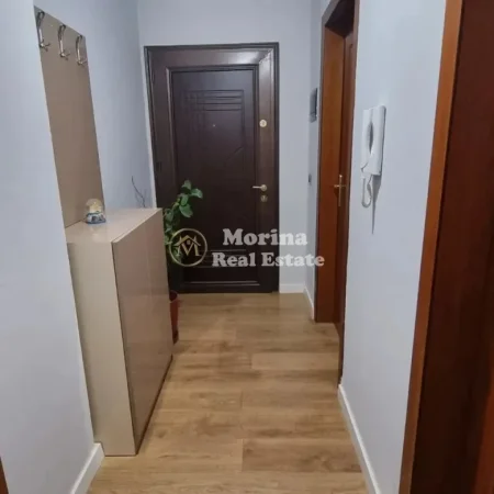 Tirane, jepet me qera apartament 1+1+Ballkon Kati 1, 65 m² 400 € (Fresku)