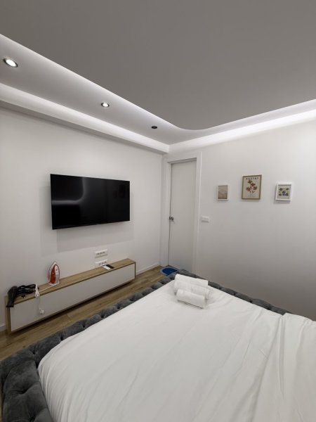 Tirane, jepet me qera apartament 1+1+Aneks Kati 0, 40 m² 550 € (21 dhjetori , rruga e kavajes)