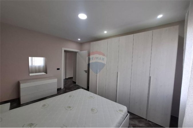 Vlore, jepet me qera apartament 1+1 Kati 7, 76 m² 400 € (Pranë Conad, Ismail Qemali, Vlorë)