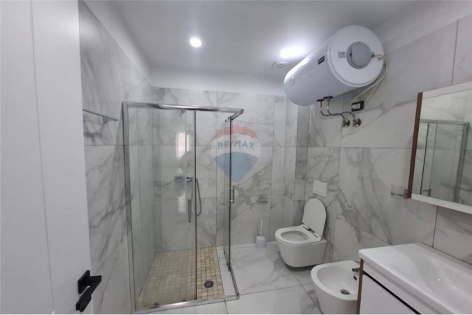 Vlore, jepet me qera apartament 1+1 Kati 7, 76 m² 400 € (Pranë Conad, Ismail Qemali, Vlorë)