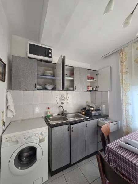 Tirane, jepet me qera apartament 2+1+Ballkon Kati 2, 75 m² 500 € 