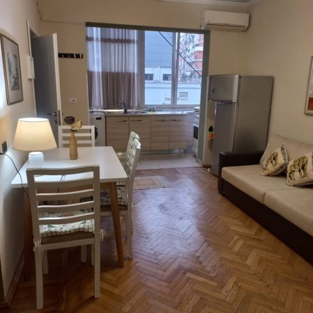 Tirane, jepet me qera apartament 1+1+Ballkon Kati 2, 75 m² 600 € 