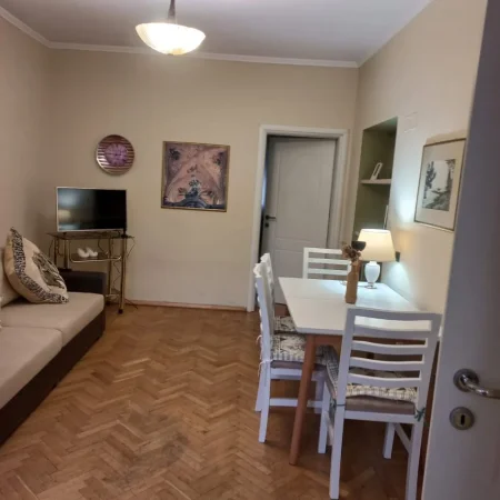 Tirane, jepet me qera apartament 1+1+Ballkon Kati 2, 75 m² 600 € 