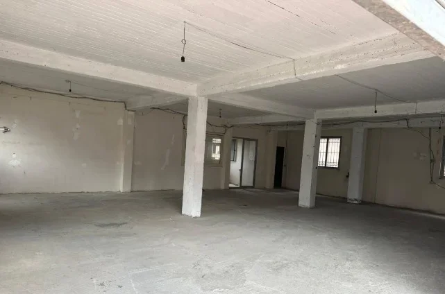 Tirane, jepet me qera magazine Kati 0, 260 m² 700 € (AUTOSTRADA TIRANE-DURRES)