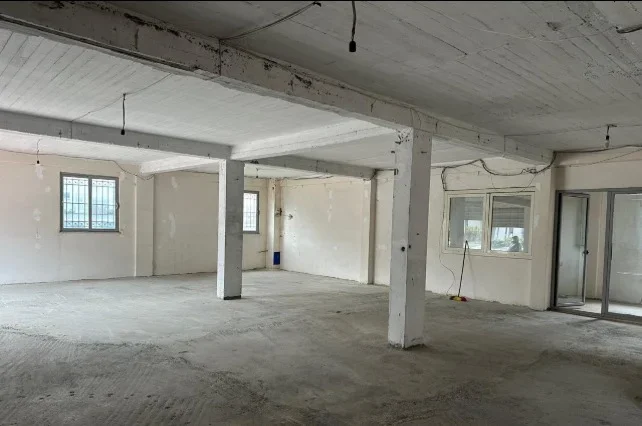 Tirane, jepet me qera magazine Kati 0, 260 m² 700 € (AUTOSTRADA TIRANE-DURRES)