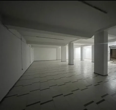 Tirane, jepet me qera magazine Kati -1, 300 m² 1.300 € (ASTIR)