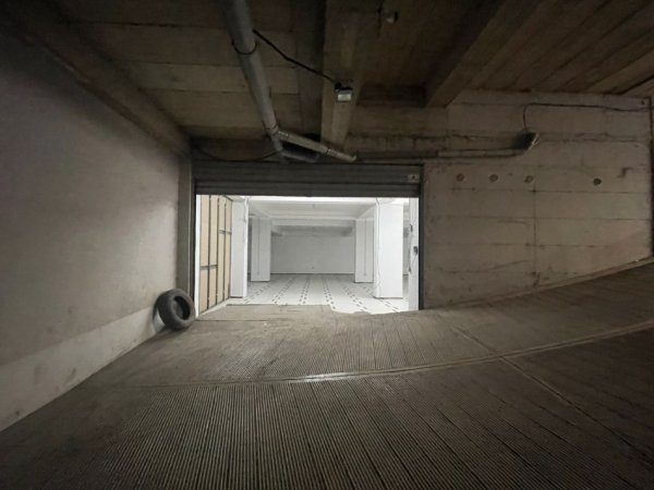 Tirane, jepet me qera magazine Kati -1, 300 m² 1.300 € (ASTIR)