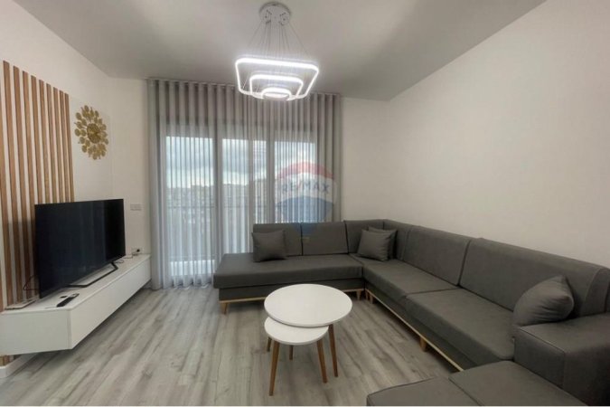 Tirane, jepet me qera apartament 2+1+Ballkon Kati 6, 800 € 
