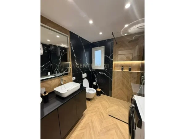 Tirane, jepet me qera apartament 1+1+Ballkon Kati 2, 65 m² 1.000 € 