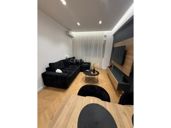 Tirane, jepet me qera apartament 1+1+Ballkon Kati 2, 65 m² 1.000 € 