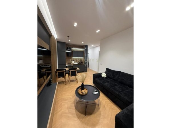 Tirane, jepet me qera apartament 1+1+Ballkon Kati 2, 65 m² 1.000 € 