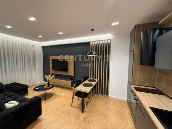 Tirane, jepet me qera apartament 1+1+Ballkon Kati 2, 65 m² 1.000 € 