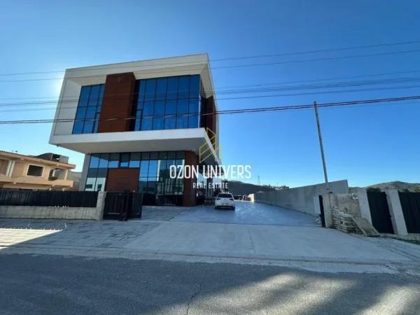 Tirane, shitet ambjent biznesi , 1600 m² 1.340.000 € (Vaqarr)