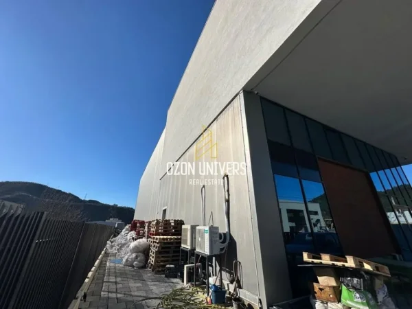 Tirane, shitet ambjent biznesi , 1600 m² 1.340.000 € (Vaqarr)