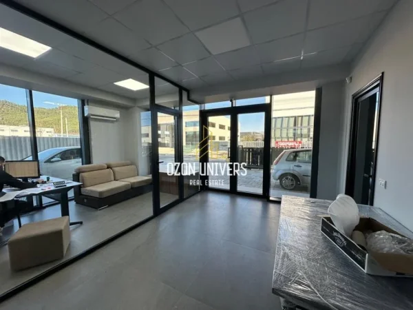 Tirane, shitet ambjent biznesi , 1600 m² 1.340.000 € (Vaqarr)