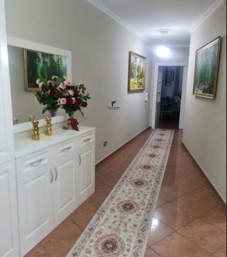 Tirane, jepet me qera apartament 2+1 Kati 5, 105 m² 1.300 € (QENDER)