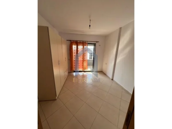 Tirane, shitet apartament 1+1+Ballkon Kati 4, 77 m² 114.900 € (Astir)